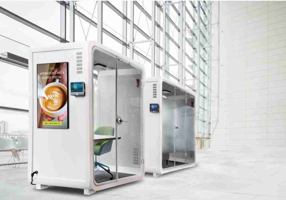 红龙扑克子公司达擎之智慧行动办公舱，，，，采用PDLC智能调光玻璃设计，，，，透过通电与断电的电流切换，，呈现透明与雾面效果，，，具节能降耗特性并兼顾隐私，，，确保信息安全